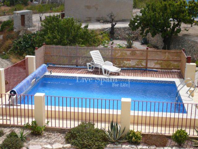 Pool with terracing