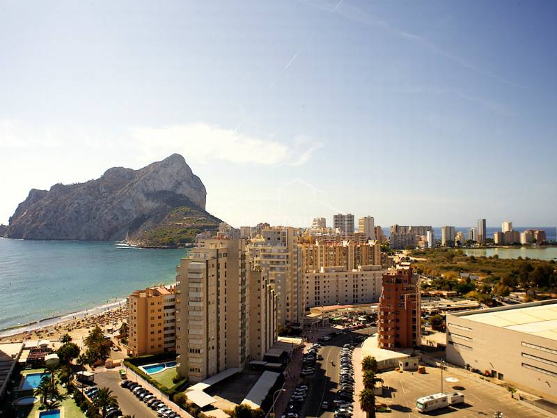 Views of the beach and Calpe rock